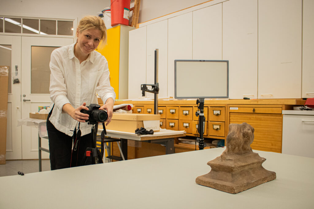 Under sin praktik har Schuth bland annat fått fotografera museets konstsamlingar.