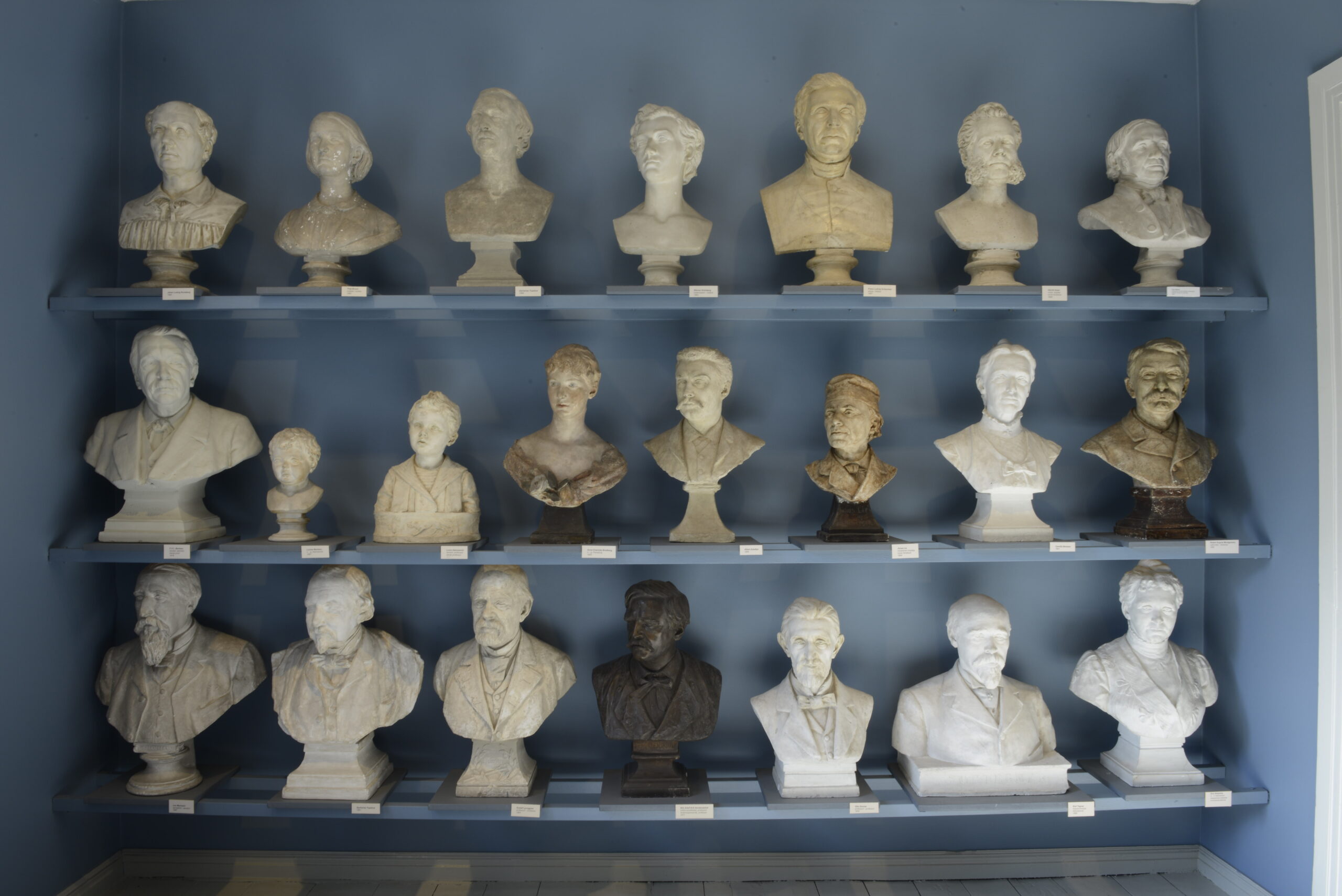 Några skulpturer ur Walter Runebergs skulptursamling.