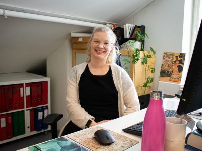 Kulttuuriperintötutkija Mai Joutselainen toimii Porvoon museossa alueellisten museopalveluiden puolella.