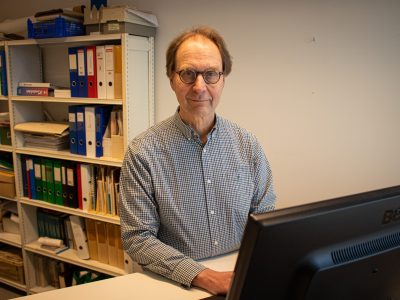 Juha Jämbäck johtaa Porvoon museon kokoelmatoimintaa sekä toimii tiiminvetäjänä.
