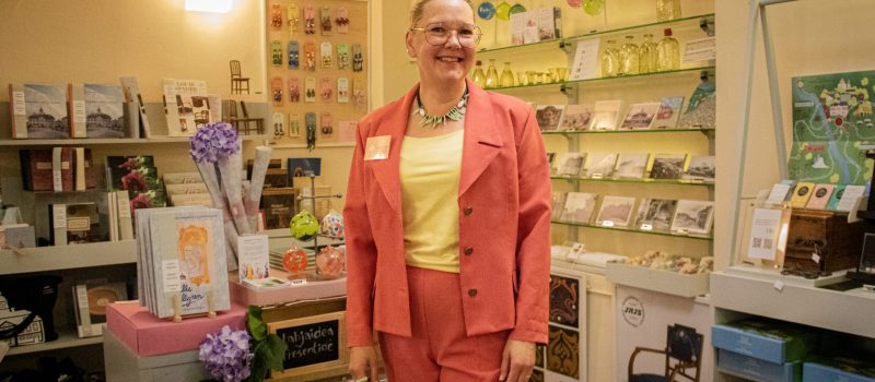 museokauppa_kesä_2025-29 Museibutiksföreståndare Susanna Kaunisto.